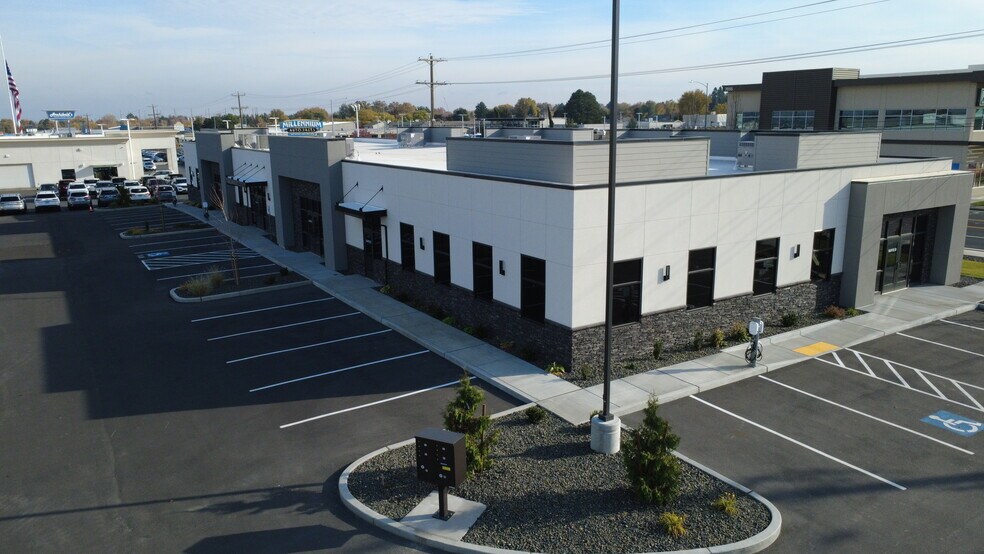 More Photos Of 7034 W Clearwater Ave, Kennewick General Retail For Lease