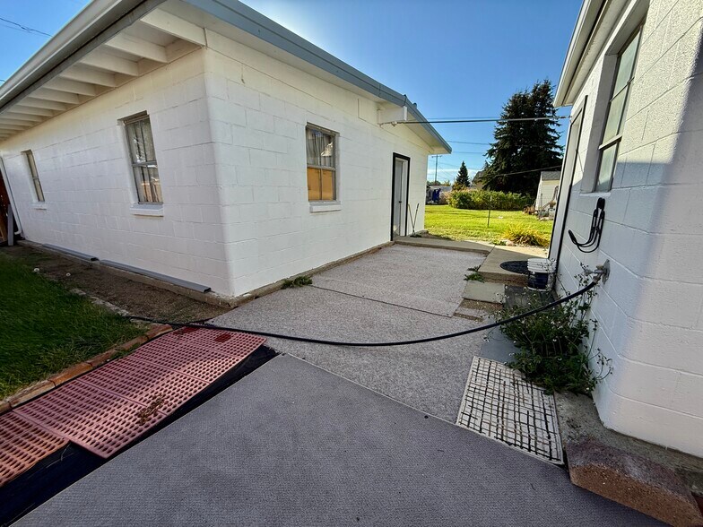 More Photos Of 127 Main St, Chester Office For Sale