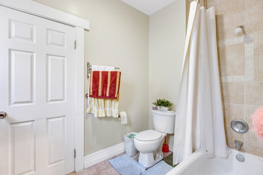 More Photos Of 1562 N Lake Ave, Pasadena Apartments For Sale