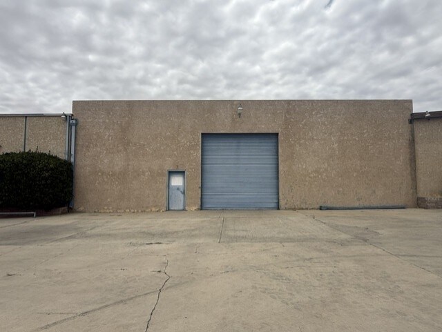 More Photos Of 16409 K St, Mojave Service For Sale