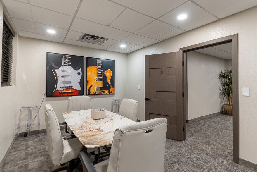 More Photos Of 810 S Casino Center Blvd, Las Vegas Office For Lease