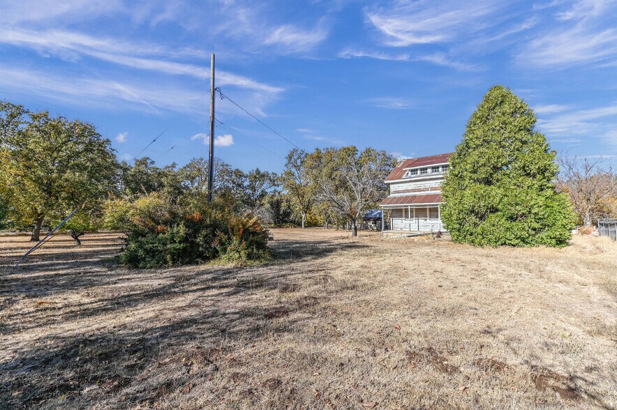 More Photos Of 206 Main St, Murphys Land For Sale