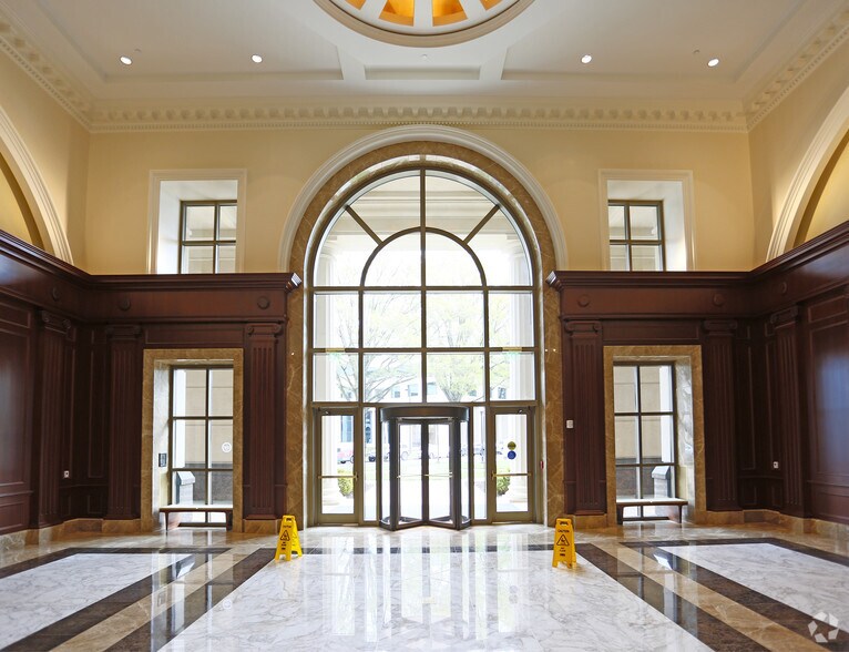 More Photos Of 4250 Congress St, Charlotte Office For Lease