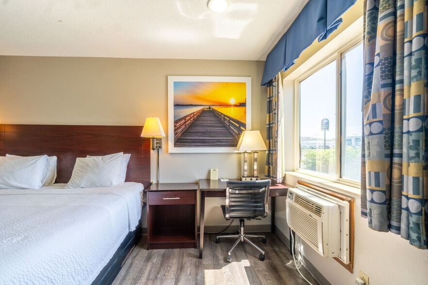 More Photos Of 3000 Singing Hills Blvd, Sioux City Hotel For Sale