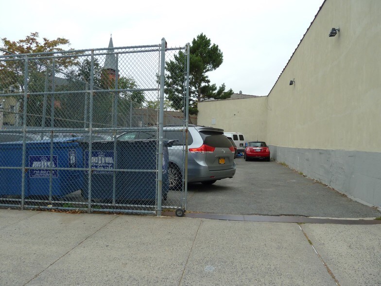 More Photos Of 37-08 Greenpoint Ave, Long Island City Manufacturing For Sale