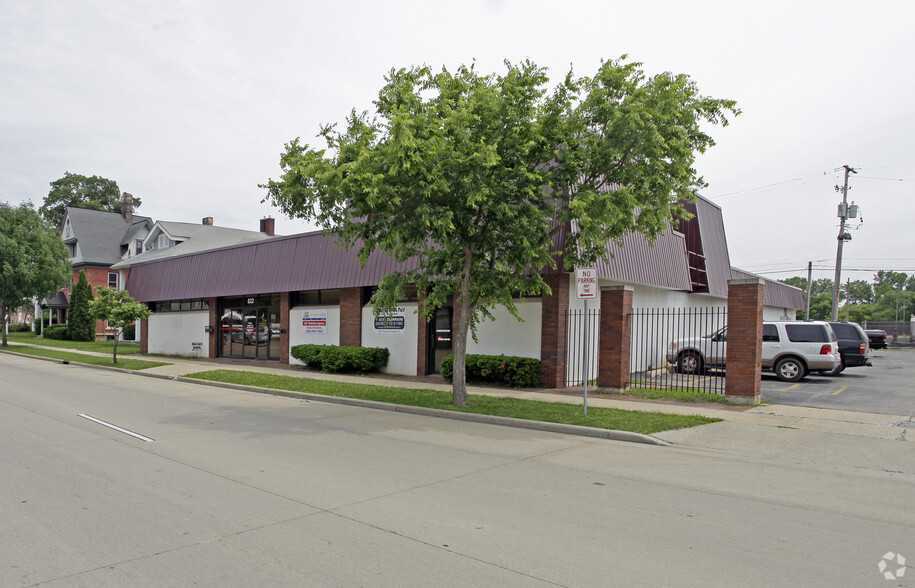 Primary Photo Of 822 Broad St, Beloit Office For Lease