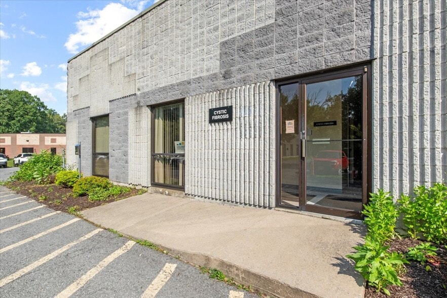 More Photos Of 200 Gateway Park Dr, Syracuse Warehouse For Lease