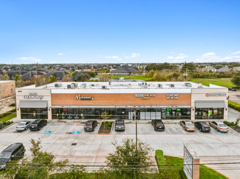More Photos Of 6850 Highway 6, Missouri City Storefront For Lease