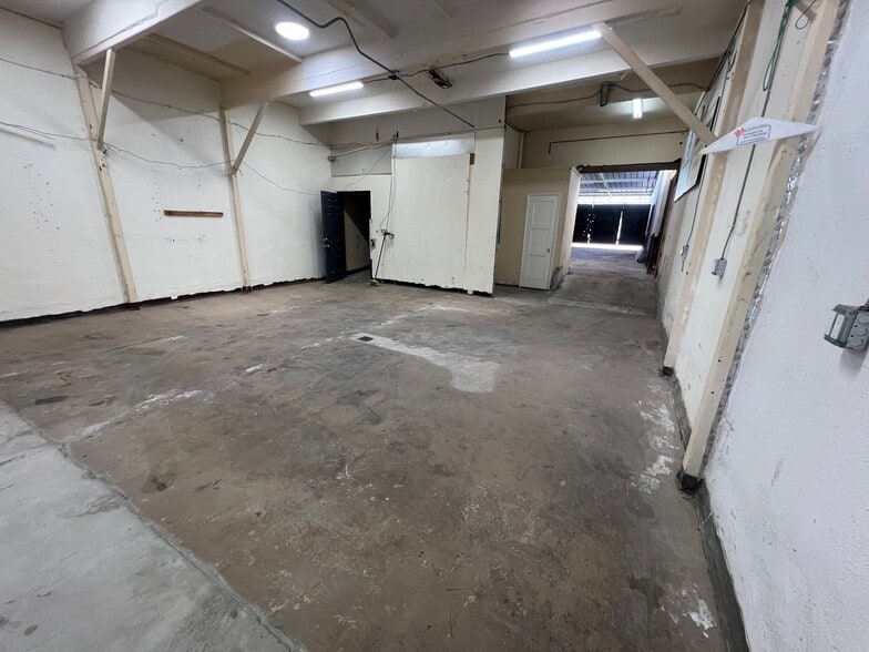 More Photos Of 9127 S Western Ave, Los Angeles Storefront For Lease