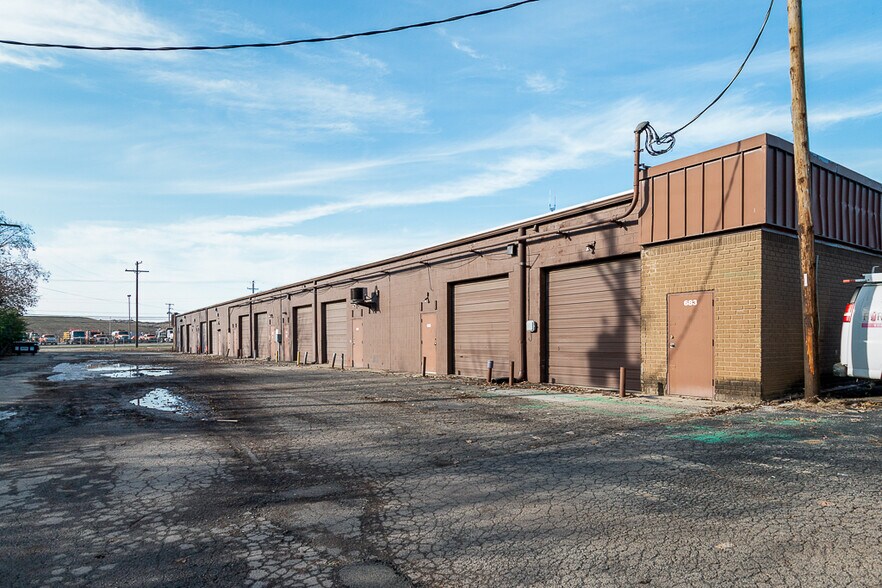More Photos Of 1520 Harmon Ave, Columbus Warehouse For Lease