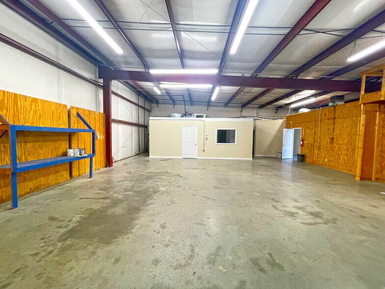 More Photos Of 6027 Business Park Dr, Columbus Flex For Lease