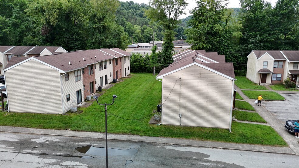 More Photos Of 77 Quail Holw, Inez Apartments For Sale