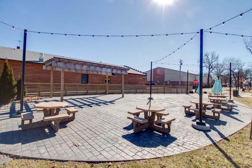 More Photos Of 309 N State St, Jerseyville Freestanding For Lease