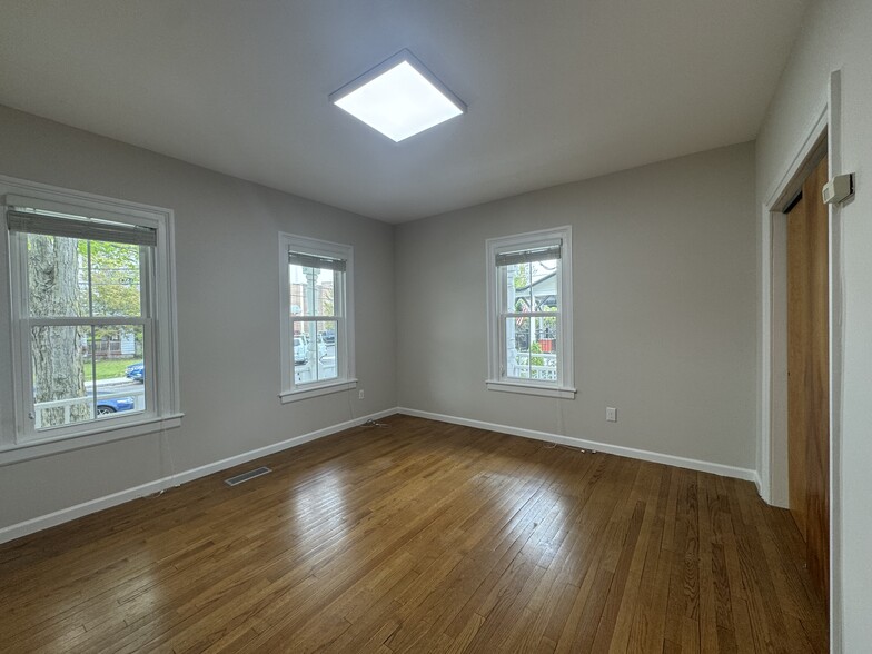 More Photos Of 9 Berkeley St, Norwalk Office Residential For Lease