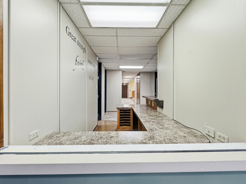 More Photos Of 1212 Air Depot, Midwest City Office For Lease
