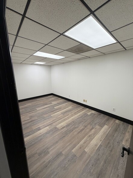 More Photos Of 400-404 N Lynn Riggs Blvd, Claremore Storefront Retail Office For Lease