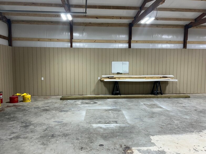 More Photos Of 441 Wildlife Rd, Lexington Flex For Lease
