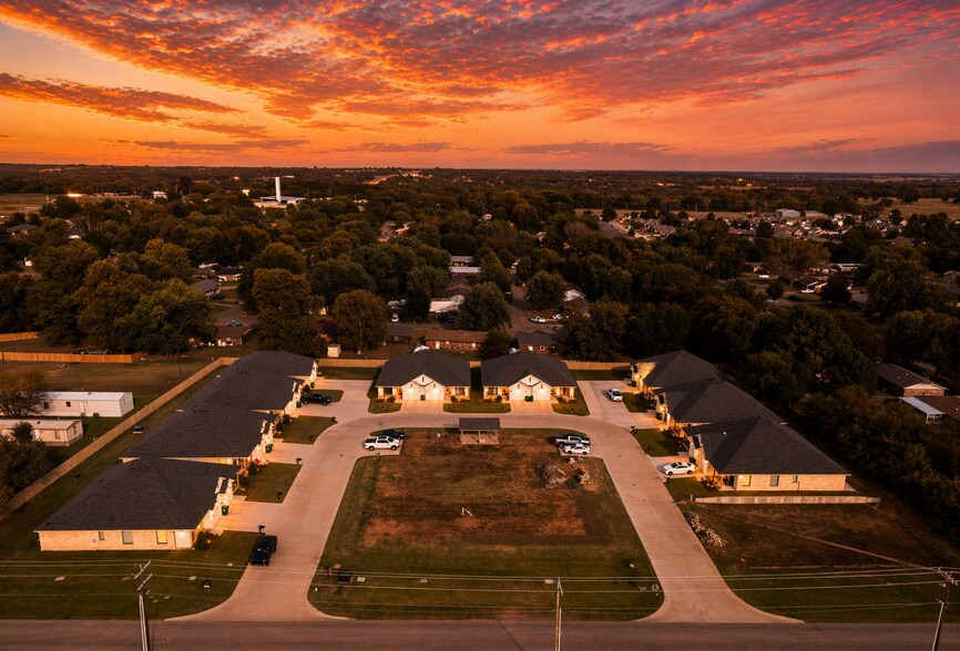 More Photos Of 1010 Lovers Lane ln, Perkins Apartments For Sale