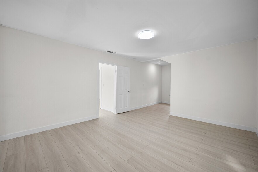 More Photos Of 2823 W 8th St, Los Angeles Office For Lease