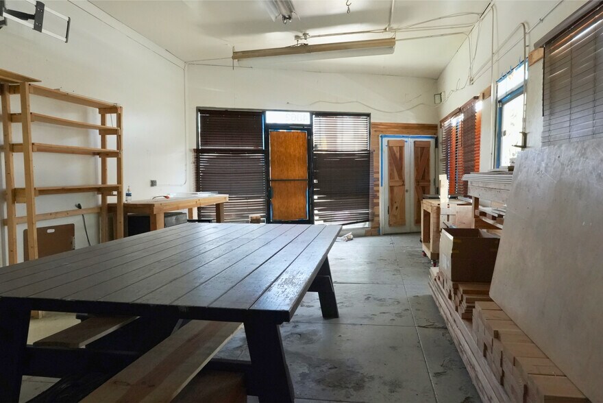 More Photos Of 4862 Venice Blvd, Los Angeles Storefront Retail Residential For Lease