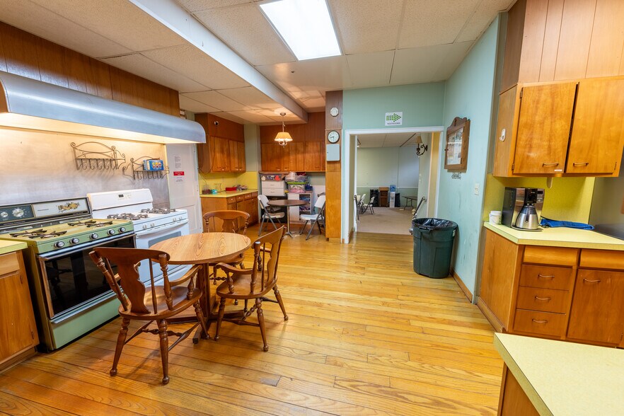 More Photos Of 927 Broadway, Fountain Hill Religious Facility For Sale