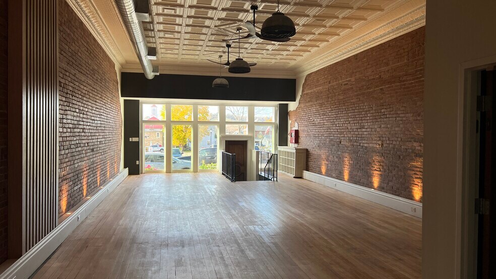 More Photos Of 114 N Market St, Ligonier Township Storefront Retail Office For Lease