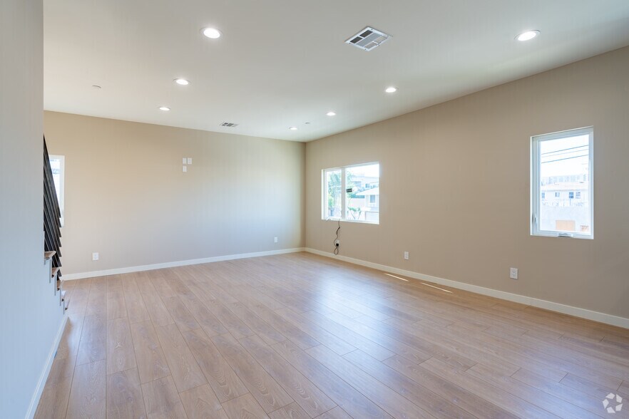 More Photos Of 11437 Hatteras St, North Hollywood Apartments For Sale