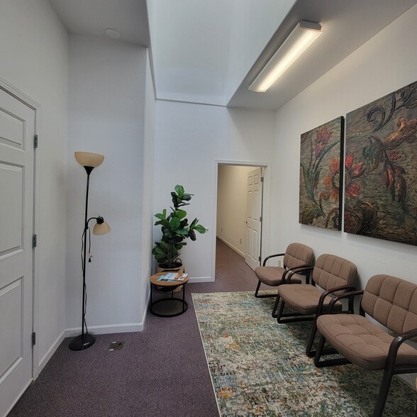 More Photos Of 2460 NW Troost St, Roseburg Medical For Lease