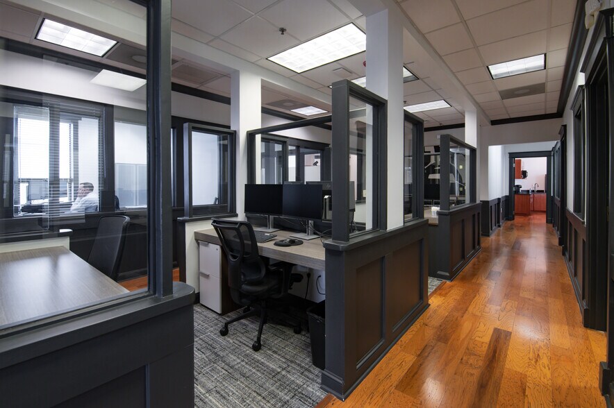 More Photos Of 442 W Kennedy Blvd, Tampa Office For Lease