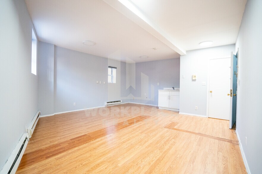 More Photos Of 1554 63rd St, Brooklyn Warehouse For Lease