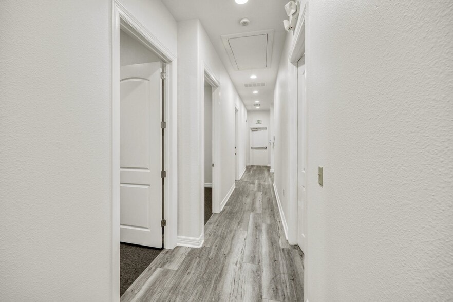 More Photos Of 5727 W I-10 Fwy, San Antonio Office For Lease