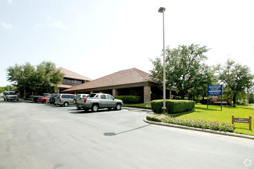 More Photos Of 402 E Ramsey Rd, San Antonio Unknown For Lease