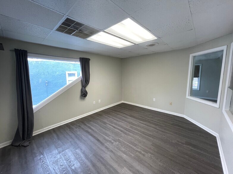 More Photos Of 710 W Colonial Dr, Orlando Office For Lease