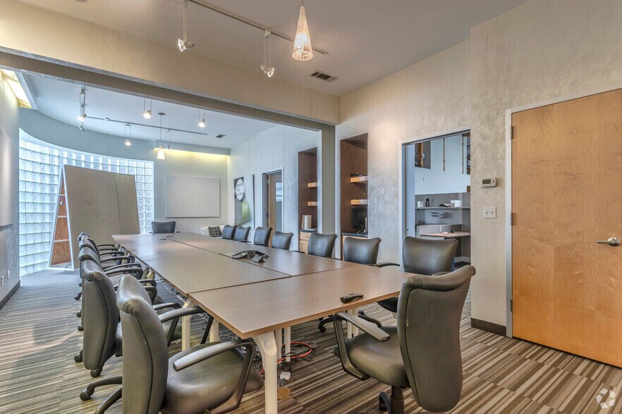 More Photos Of 11125 Shady Trl, Dallas Showroom For Sale