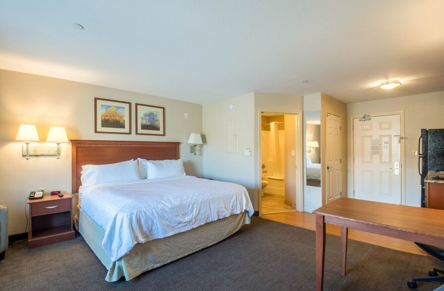 More Photos Of 233 Grand Valley Way, Parachute Hotel For Sale