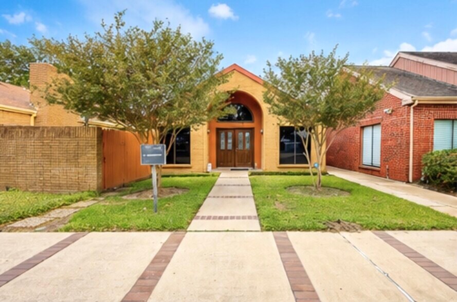 Primary Photo Of 11111 Jones Rd, Houston Medical For Sale