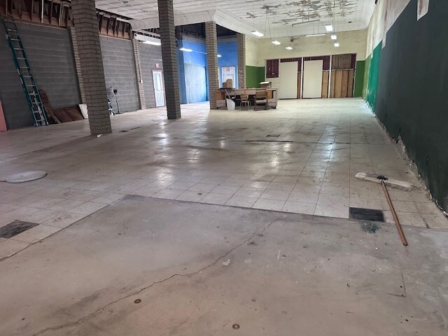 More Photos Of 287 Chase Creek St, Clifton Auto Dealership For Sale