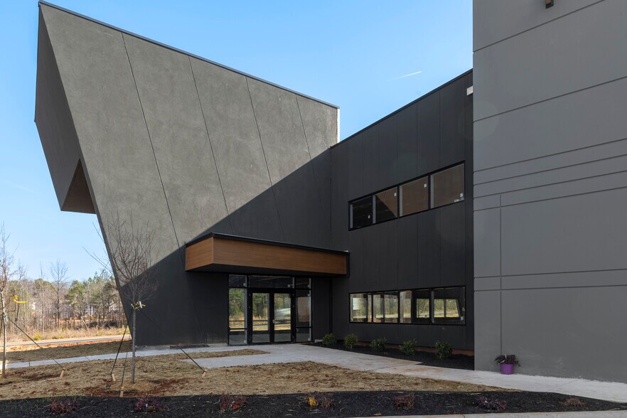 More Photos Of 9540 Rodney St, Pineville Industrial For Sale