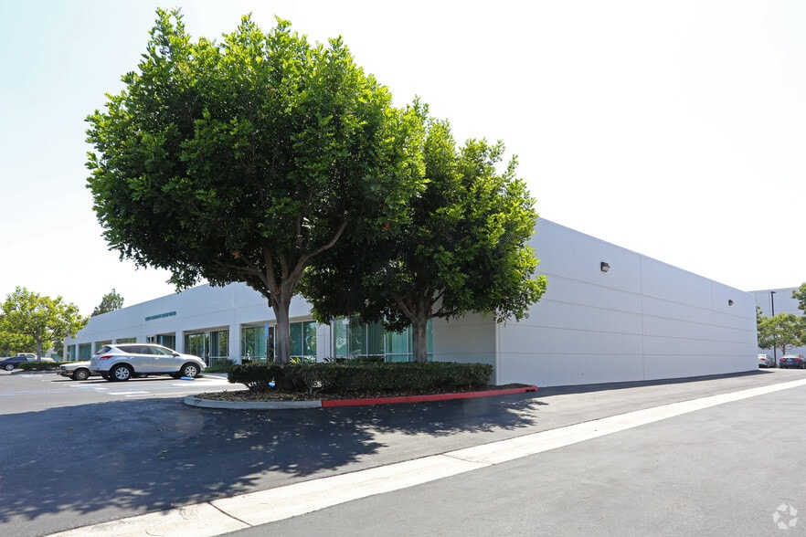 More Photos Of 17815 Newhope St, Fountain Valley Light Manufacturing For Lease