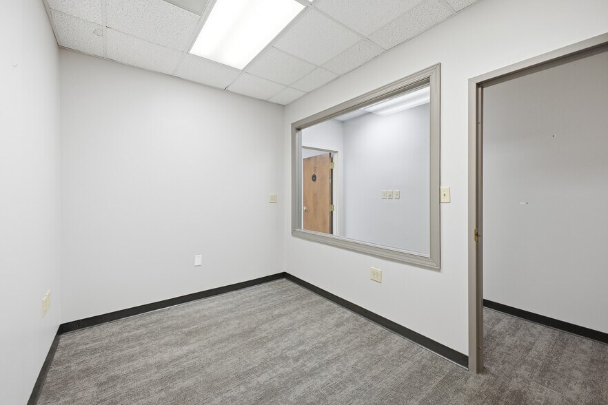 More Photos Of 2901 Coltsgate Rd, Charlotte Office Residential For Lease