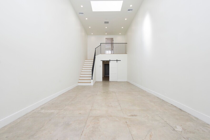 More Photos Of 245-251 S Robertson Blvd, Beverly Hills Storefront Retail Office For Lease