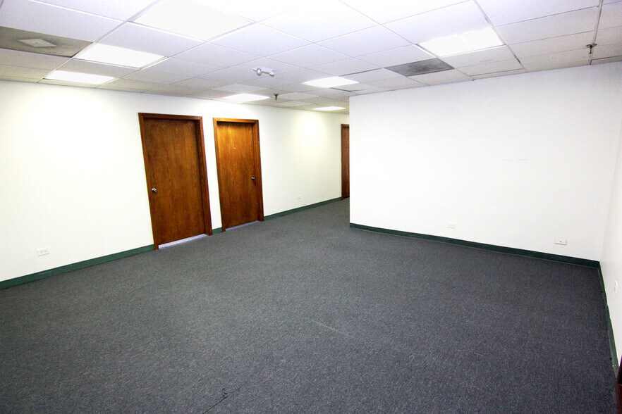 More Photos Of 1300 Irving Park Rd, Streamwood General Retail For Sale