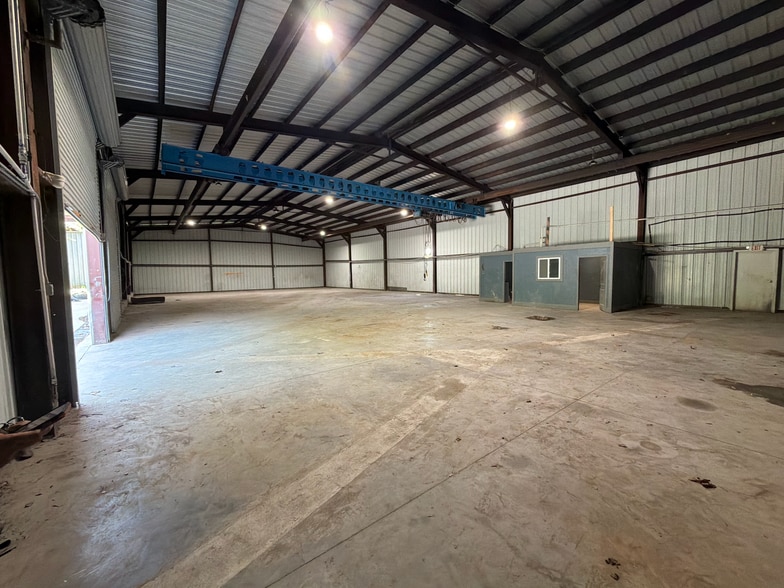 More Photos Of 2514 W Point Ave, College Park Manufacturing For Lease