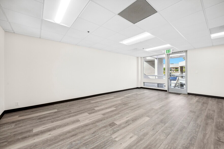 More Photos Of 990 Highland Dr, Solana Beach Coworking Space