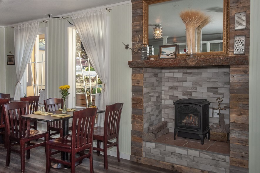 More Photos Of 4660 SE Highway 101, Lincoln City Restaurant For Sale