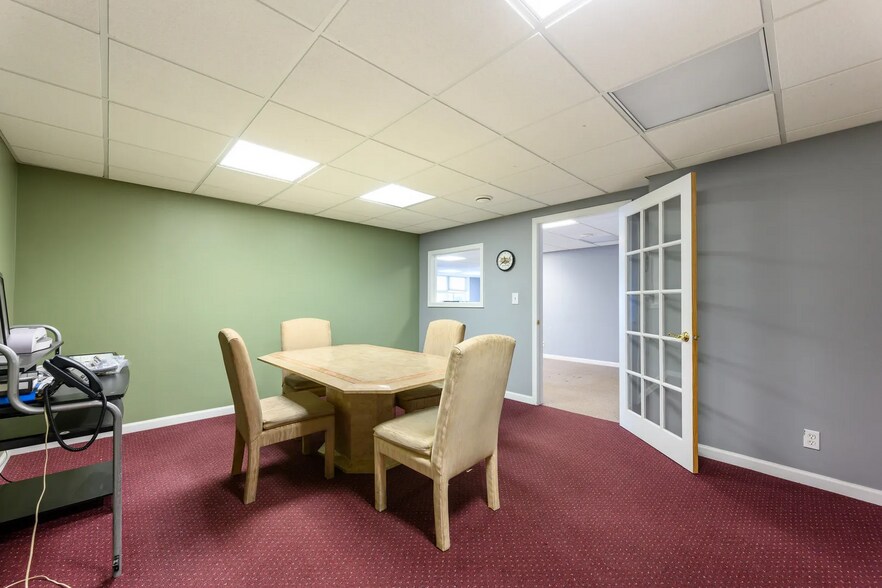 More Photos Of 4418 Richmond Rd, Ringwood Office For Sale