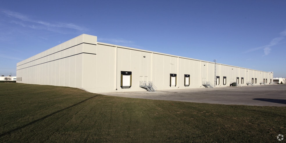 More Photos Of 11300-11398 Meredith Dr, Urbandale Warehouse For Lease