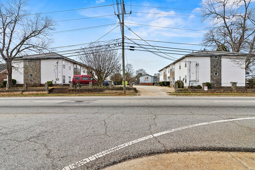 More Photos Of 400 S Center St, Thomaston Apartments For Sale