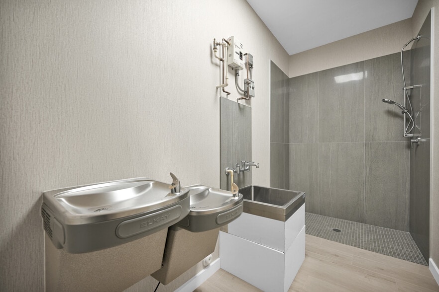 More Photos Of 210 NE 68th St, Miami Warehouse For Sale