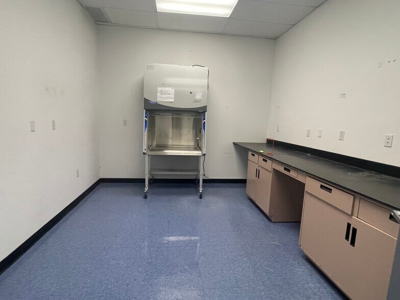 More Photos Of 60 Executive Blvd, Farmingdale Manufacturing For Sale